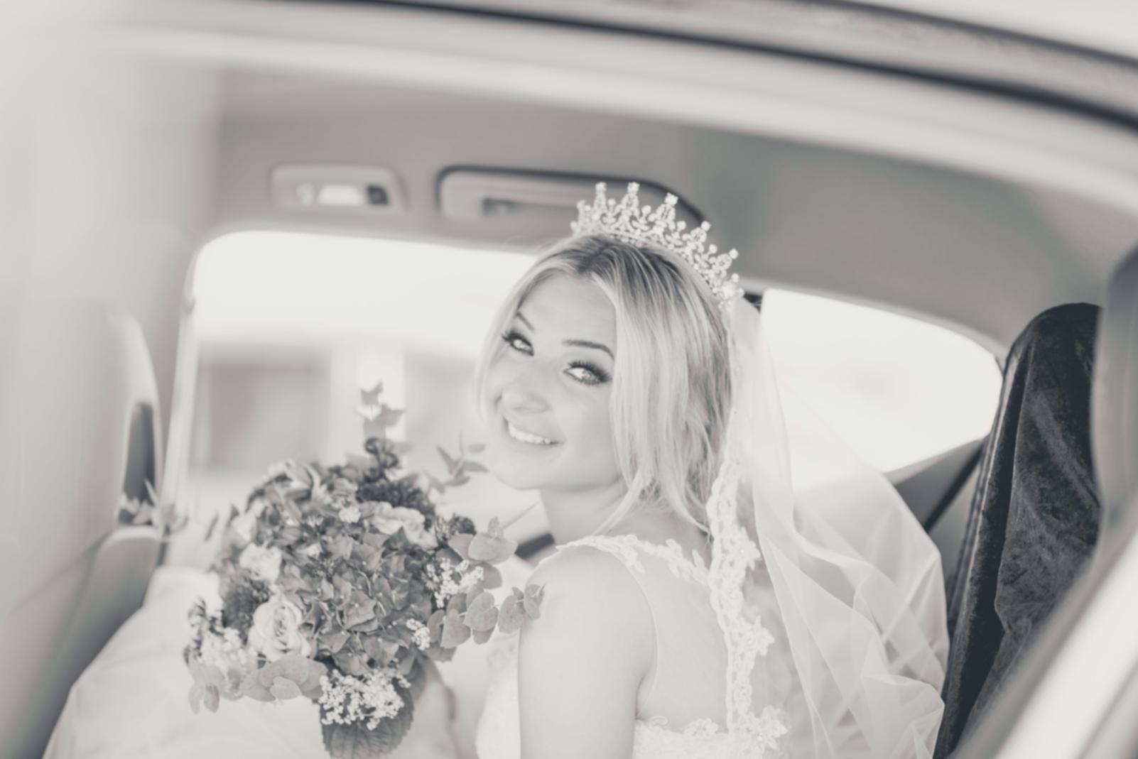 Dimostrazione tecnica di makeup per occasioni speciali